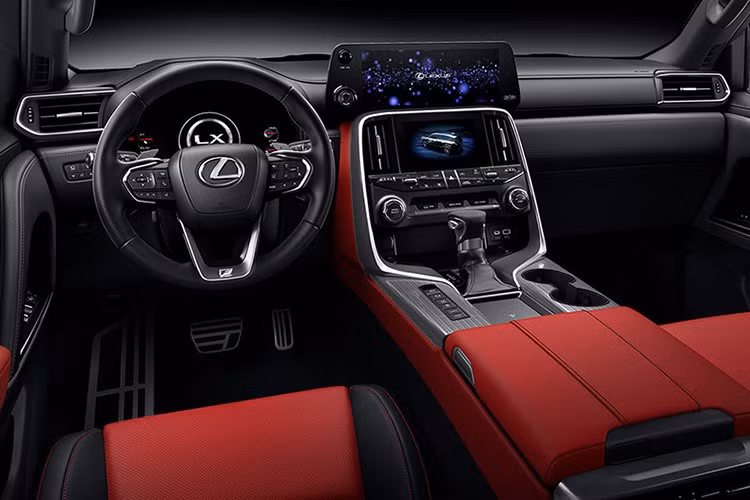 Trọng lượng không tải dao động từ 2.605 – 2.720 kg. Xe có khả năng lội nước tối đa 700 mm. Các góc vượt địa hình ấn tượng, với góc tới 26,3 độ, góc thoát 28 độ, góc vượt đỉnh 27,4 độ, giúp LX 500d hoàn toàn đáp ứng những yêu cầu vận hành khắt khe trên địa hình phức tạp.