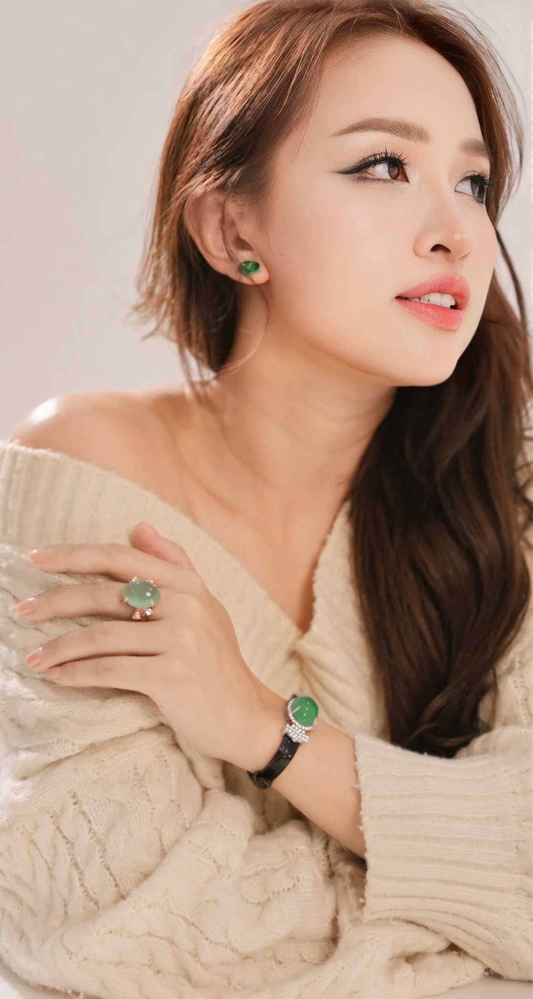 MC Thanh Vân Hugo (Nguyễn Thanh Vân, sinh năm 1985) một lần nữa khiến công chúng trầm trồ khi tung bộ ảnh mới khoe nhan sắc rực rỡ tuổi 40. Trong loạt khung hình, nữ MC gây ấn tượng bởi vẻ đẹp mặn mà, đầy thần thái cùng phong thái tự tin, nhẹ nhàng nhưng vẫn vô cùng cuốn hút.