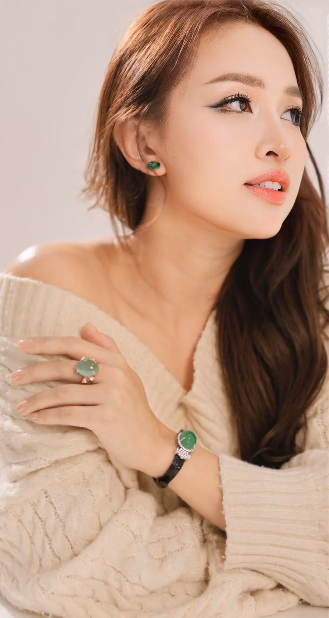 MC Thanh Vân Hugo (Nguyễn Thanh Vân, sinh năm 1985) một lần nữa khiến công chúng trầm trồ khi tung bộ ảnh mới khoe nhan sắc rực rỡ tuổi 40. Trong loạt khung hình, nữ MC gây ấn tượng bởi vẻ đẹp mặn mà, đầy thần thái cùng phong thái tự tin, nhẹ nhàng nhưng vẫn vô cùng cuốn hút.