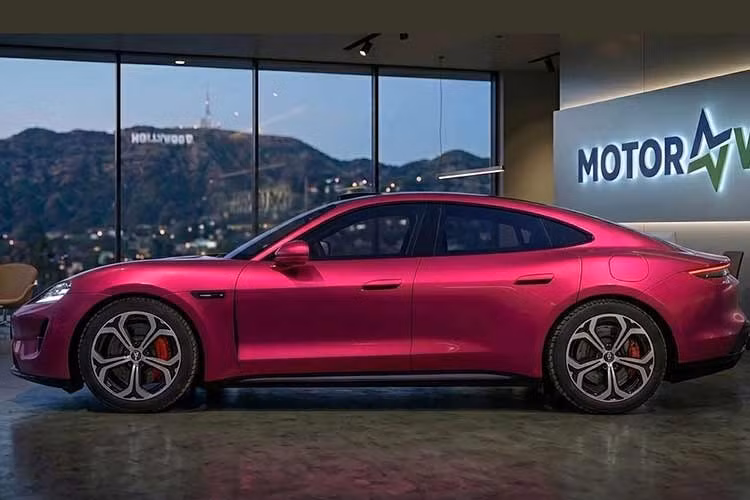 Cả hai mẫu xe đều đã được hoàn tất hồ sơ đăng kiểm với Bộ Công nghiệp và Công nghệ Thông tin Trung Quốc (MIIT). Hai mẫu xe này được định vị trong phân khúc ô tô có giá từ 250.000-350.000 Nhân dân tệ (khoảng 875 triệu đến 1,22 tỷ đồng). Saic hiện là thương hiệu có mức giá dễ tiếp cận nhất trong hệ sinh thái HIMA.