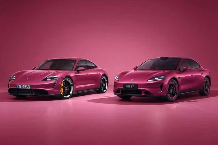 Thiết kế đèn pha tạo nên hiệu ứng ánh sáng động nhằm tăng nhận diện thị giác của xe. Các chi tiết khí động học như lưới tản nhiệt đóng/mở chủ động và hốc gió giúp tối ưu luồng không khí. Phía sau nổi bật với cụm đèn hậu nối liền hai bên và bộ khuếch tán gió thể thao.