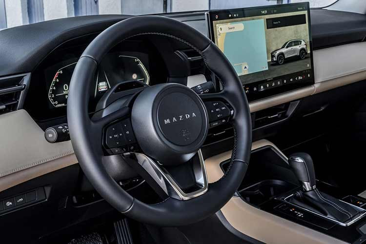 Đáng chú ý, Mazda sẽ loại bỏ động cơ 2.0L tiêu chuẩn cũng như phiên bản 2.5L tăng áp trên CX-5 2026 thế hệ mới, điều này cũng khiến dải sản phẩm mưới này trở nên tinh gọn hơn so với thế hệ hiện tại.