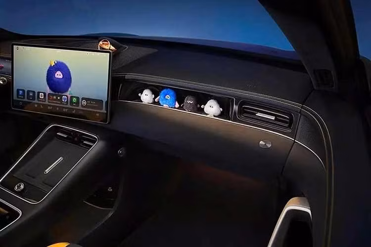 Một lợi thế cạnh tranh quan trọng của Saic Z7 và Z7T chính là việc tích hợp sâu các công nghệ của Huawei, bao gồm nền tảng khung gầm Tuling với hệ thống treo khí nén cùng hệ thống lái thông minh Qiankun ADS 4.0. Xe sử dụng kiến trúc điện áp cao 800V kết hợp hệ thống pin cho phép sạc nhanh, cho phép chạy 200 km chỉ sau khoảng 5 phút sạc.