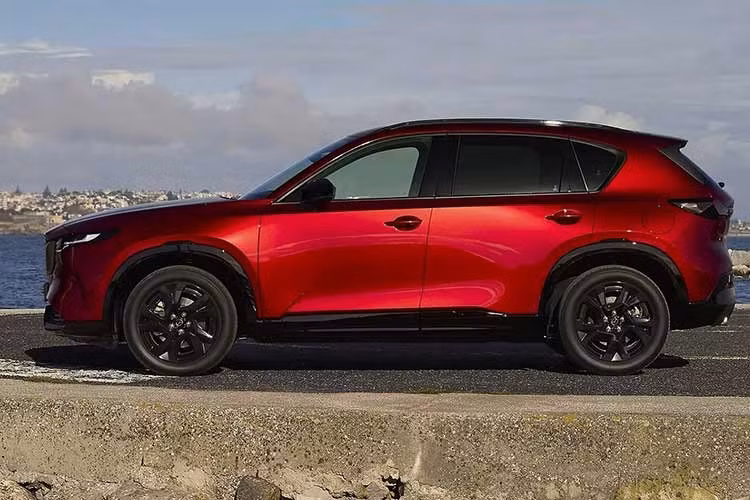 Theo thông tin ban đầu, Mazda CX-5 2026 đời mới có thể được điều chỉnh giá tăng nhẹ so với thế hệ hiện tại, chủ yếu do được nâng cấp trang bị và mở rộng kích thước. Tuy nhiên, mức tăng này được dự báo không quá lớn.