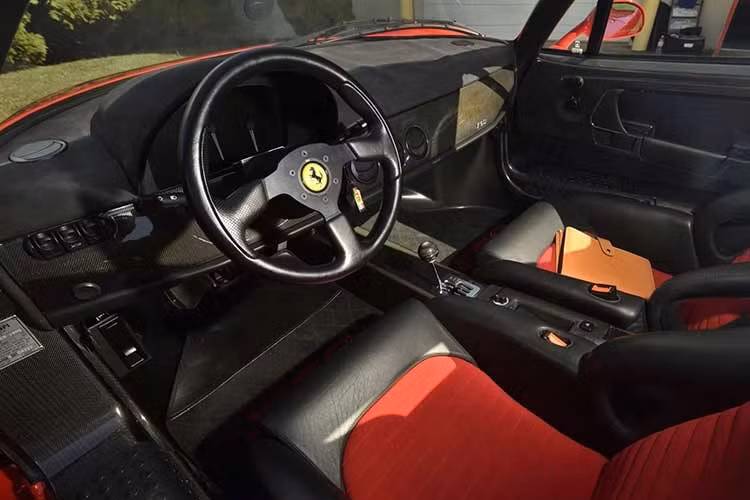 Chiếc F50 này trước đây đã được bán đấu giá công khai với giá 1,65 triệu USD vào năm 2014. Vào thời điểm đó, đồng hồ đo quãng đường chỉ hiển thị 230 dặm (370 km), vì vậy chiếc siêu xe này chỉ được lái 22 dặm (35 km) trong 12 năm. Tôi cũng khá chắc chắn rằng đây là chiếc F50 có ODO thấp nhất từng được bán đấu giá.