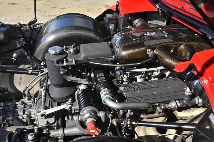 Là một trong những siêu xe nhanh nhất thời bấy giờ, F50 cần 3,8 giây để đạt tốc độ 60 mph (97 kph) từ trạng thái đứng yên và 12,1 giây để hoàn thành quãng đường ¼ dặm. Tốc độ tối đa của nó được đánh giá là 202 mph (325 kph).