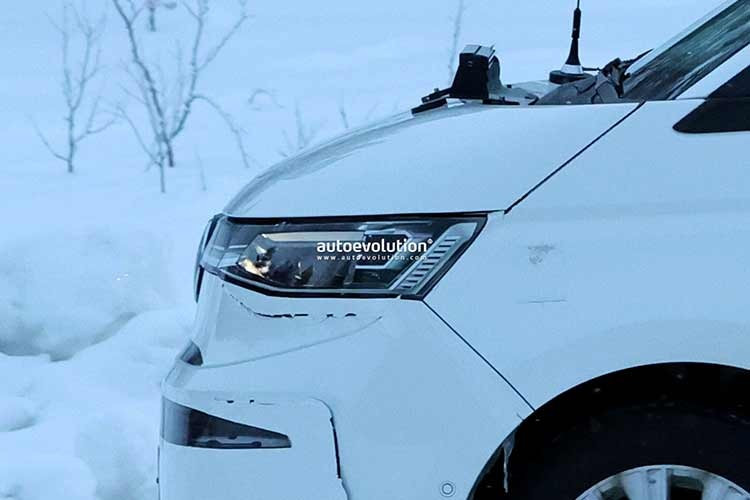 Phiên bản 1.5 eHYBRID sử dụng hộp số sáu cấp có tên gọi DQ400e, trong khi phiên bản 2.0 TSI và phiên bản diesel tương ứng được trang bị hộp số bảy cấp mà Volkswagen gọi là DQ381. Cả hai hộp số đều sử dụng ly hợp ướt để cải thiện khả năng tản nhiệt, giúp chuyển số ở tốc độ thấp mượt mà hơn và tăng khả năng chịu mô-men xoắn.