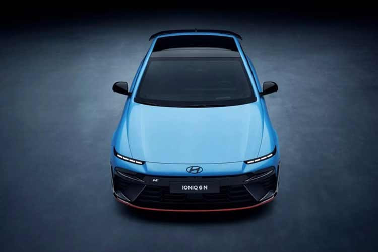 Ba trụ cột quen thuộc vẫn định hướng triết lý của nó, “lái xe địa hình, khả năng đường đua và xe thể thao hàng ngày”. Độ chính xác khi vào cua có được nhờ vào hình học hệ thống treo tiên tiến và khung gầm được thiết kế lại, với bộ giảm chấn Hệ thống treo điều khiển điện tử (ECS) cảm biến hành trình và tâm lăn được hạ thấp, cũng giống như trên Ioniq 5 N.