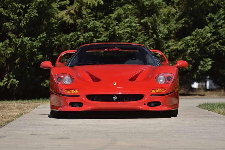 Chiếc Ferrari F50 đời 1995 này cũng là 1 trong số không dưới 48 chiếc xe được bán từ bộ sưu tập Bachman, bao gồm 46 chiếc Ferrari và hai chiếc Alfa Romeo. Toàn bộ lô xe đã được bán với giá khổng lồ 125 triệu USD.