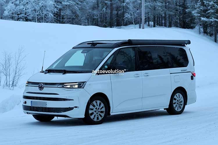 Phiên bản hybrid cắm điện là mạnh mẽ nhất trong số các phiên bản, với công suất kết hợp 242 mã lực và mô-men xoắn 258 pound-feet (350 Nm). Ở chế độ hoàn toàn bằng điện, Volkswagen quảng cáo phạm vi hoạt động từ 90 đến 95 km. Với một chút may mắn, phiên bản nâng cấp năm 2027 sẽ vượt qua mốc 100 km.