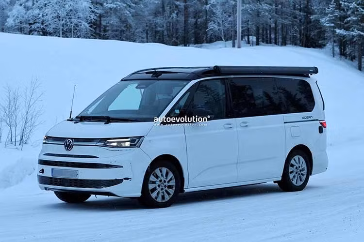 Phiên bản hybrid cắm điện là mạnh mẽ nhất trong số các phiên bản, với công suất kết hợp 242 mã lực và mô-men xoắn 258 pound-feet (350 Nm). Ở chế độ hoàn toàn bằng điện, Volkswagen quảng cáo phạm vi hoạt động từ 90 đến 95 km. Với một chút may mắn, phiên bản nâng cấp năm 2027 sẽ vượt qua mốc 100 km.