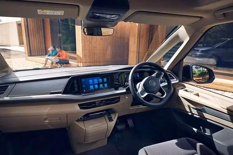 MIB4 được hiểu là Modular Infotainment Matrix 4 (ma trận thông tin Giải trí Mô-đun 4), một kiến ​​trúc phần cứng và phần mềm tiêu chuẩn hóa bao gồm trợ lý kỹ thuật số thông minh tích hợp ChatGPT, thanh trượt có đèn nền, thanh phím tắt menu và bộ vi xử lý mạnh mẽ hơn.