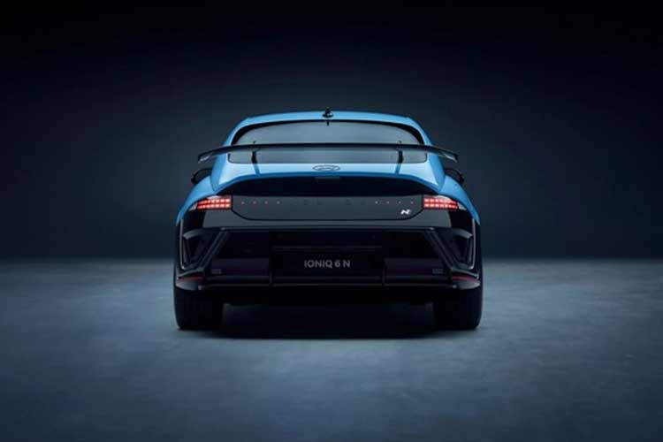 Hệ thống truyền động có công suất lên đến 641 mã lực và mô-men xoắn 770 Nm, đủ để tăng tốc từ 0 đến 100 km/h trong 3,2 giây với hệ thống N Launch Control và đạt tốc độ tối đa 250 km/h. Xe cũng được trang bị hệ thống N e-Shift và N Active Sound+ của phiên bản tiền nhiệm, cả hai đều được nâng cấp và tinh chỉnh cho mẫu xe mới này.