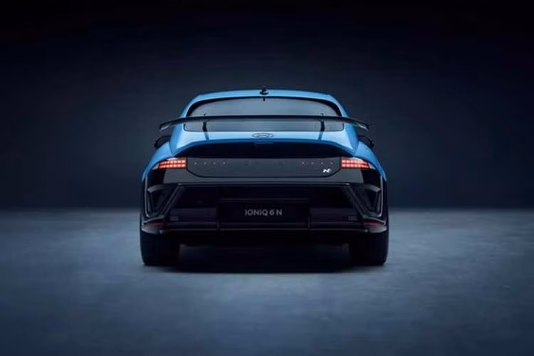 Hệ thống truyền động có công suất lên đến 641 mã lực và mô-men xoắn 770 Nm, đủ để tăng tốc từ 0 đến 100 km/h trong 3,2 giây với hệ thống N Launch Control và đạt tốc độ tối đa 250 km/h. Xe cũng được trang bị hệ thống N e-Shift và N Active Sound+ của phiên bản tiền nhiệm, cả hai đều được nâng cấp và tinh chỉnh cho mẫu xe mới này.