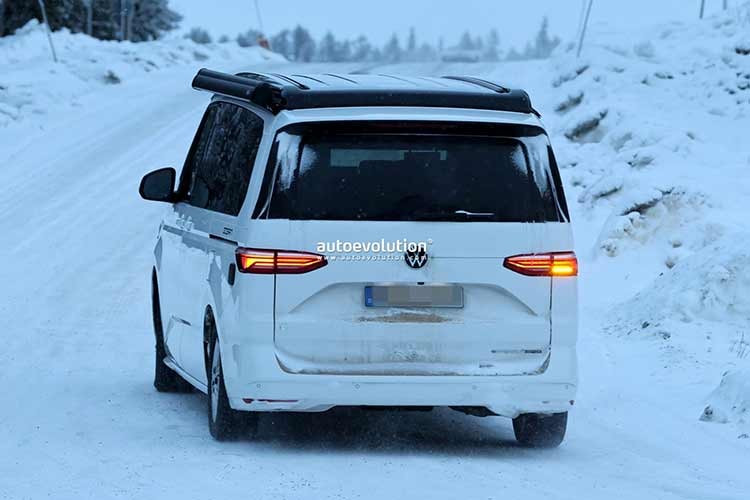 Có khả năng kéo lên đến 1.600 kg với phiên bản hybrid cắm điện hoặc 2.000 kg mà không cần bất kỳ sự hỗ trợ điện nào, T7 Multivan và California chỉ có tùy chọn dẫn động bốn bánh 4MOTION nếu bạn trả thêm phí cho phiên bản hybrid cắm điện. Tại Đức, giá bán của phiên bản 1.5 eHYBRID bắt đầu từ 78.647 euro.