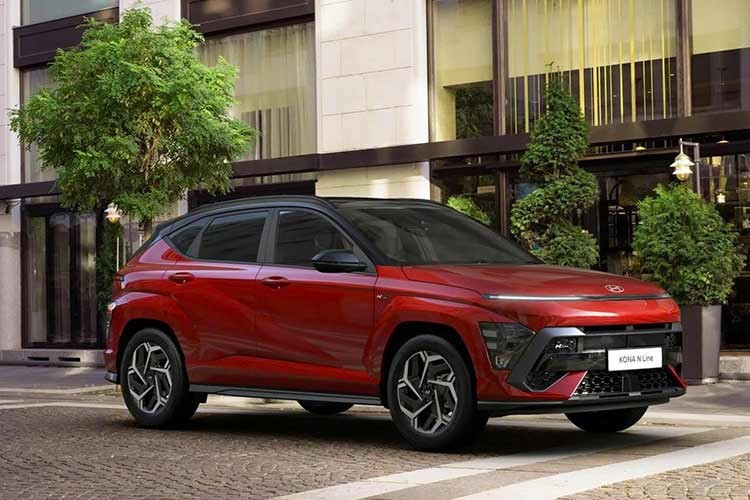 Tại thị trường Việt Nam khi Kona bản xăng không mấy được ưa chuộng, và khai tử luôn dòng xe này, nhưng với người Anh, lại không có gì đáng ngạc nhiên, vì họ đã thấy ngày càng nhiều xe Hyundai Kona lăn bánh trên đường.