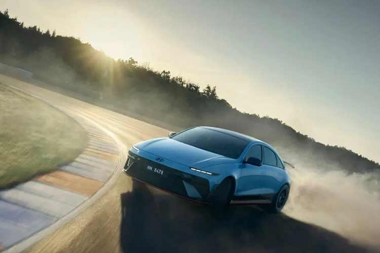 "Anh Quốc là một trong những thị trường hàng đầu thế giới dành cho Ioniq 5 N, chỉ đứng sau Mỹ, và chúng tôi rất hào hứng chờ xem Ioniq 6 N sẽ được đón nhận như thế nào bởi những người đam mê xe hơi,” ông Ashley Andrew cho biết thêm.