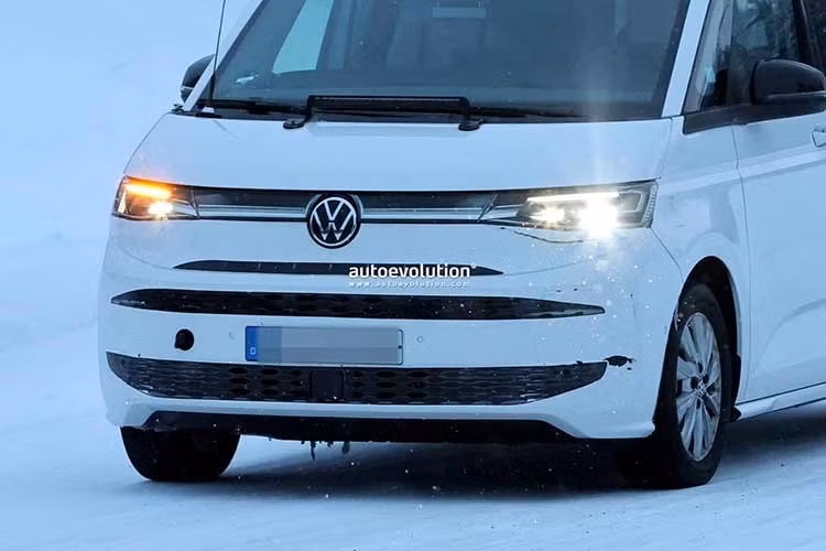 Mặt khác, quản lý nhiệt là điều bắt buộc đối với bất kỳ nhà sản xuất nào đang thiết kế lại các động cơ Euro 6 để tuân thủ các quy định Euro 7. Có hiệu lực đối với tất cả các phê duyệt kiểu loại mới vào ngày 29/11/2026, tiêu chuẩn mới nhất bao gồm các quãng đường vận hành rất ngắn và nhiệt độ cực thấp.