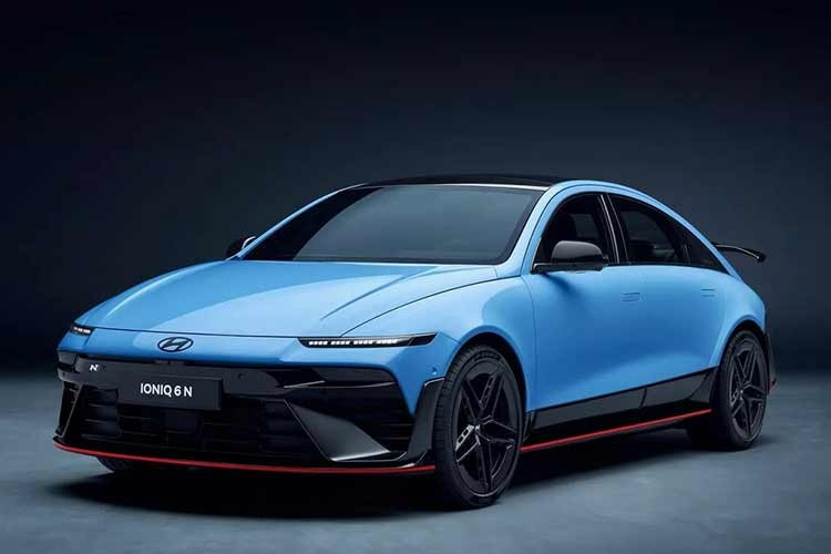Hyundai đã làm rất tốt việc nâng tầm mẫu xe điện Ioniq 5 lên đẳng cấp xe hiệu suất cao và muốn đạt được đẳng cấp xe huyền thoại với sản phẩm thứ hai: Hyundai Ioniq 6 N 2026 mới. Rõ ràng, đây sẽ là một trong những mẫu xe điện ấn tượng nhất ra mắt thị trường năm 2026, cùng với các mẫu xe như Rivian R2, Jeep Recon, Alpine A390, hay Genesis GV60 Magma tuyệt đẹp.
