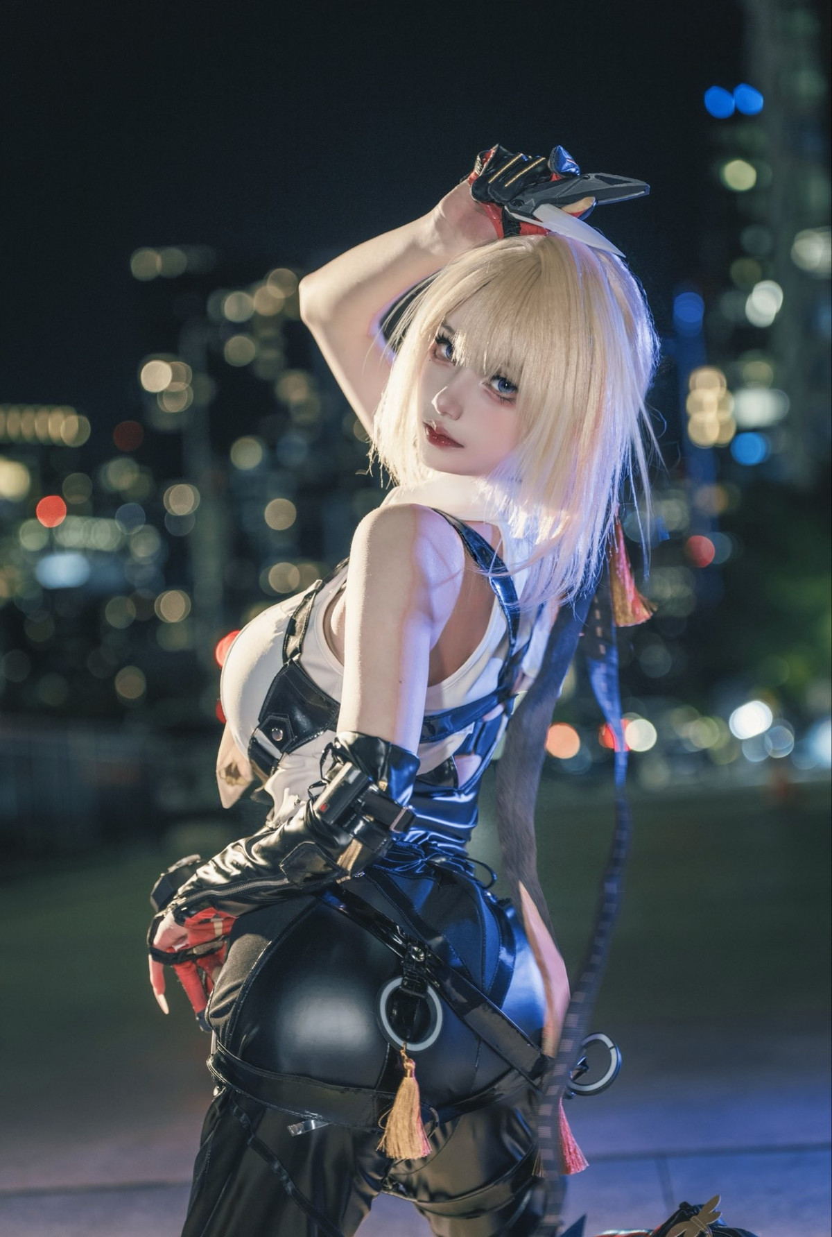 Nhiều người hâm mộ nhận xét rằng Xier quá "hợp char" – khi mọi yếu tố, từ ánh mắt, thần thái cho tới hình thể, đều khớp hoàn hảo với nguyên mẫu nhân vật trong game.