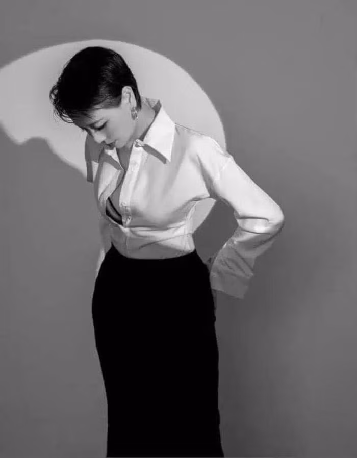 Không chỉ gây ấn tượng bởi nhan sắc trẻ trung, bà Mai Đoàn còn khiến dân mạng ngưỡng mộ bởi phong cách sống hiện đại, yêu bản thân và chăm chút ngoại hình.