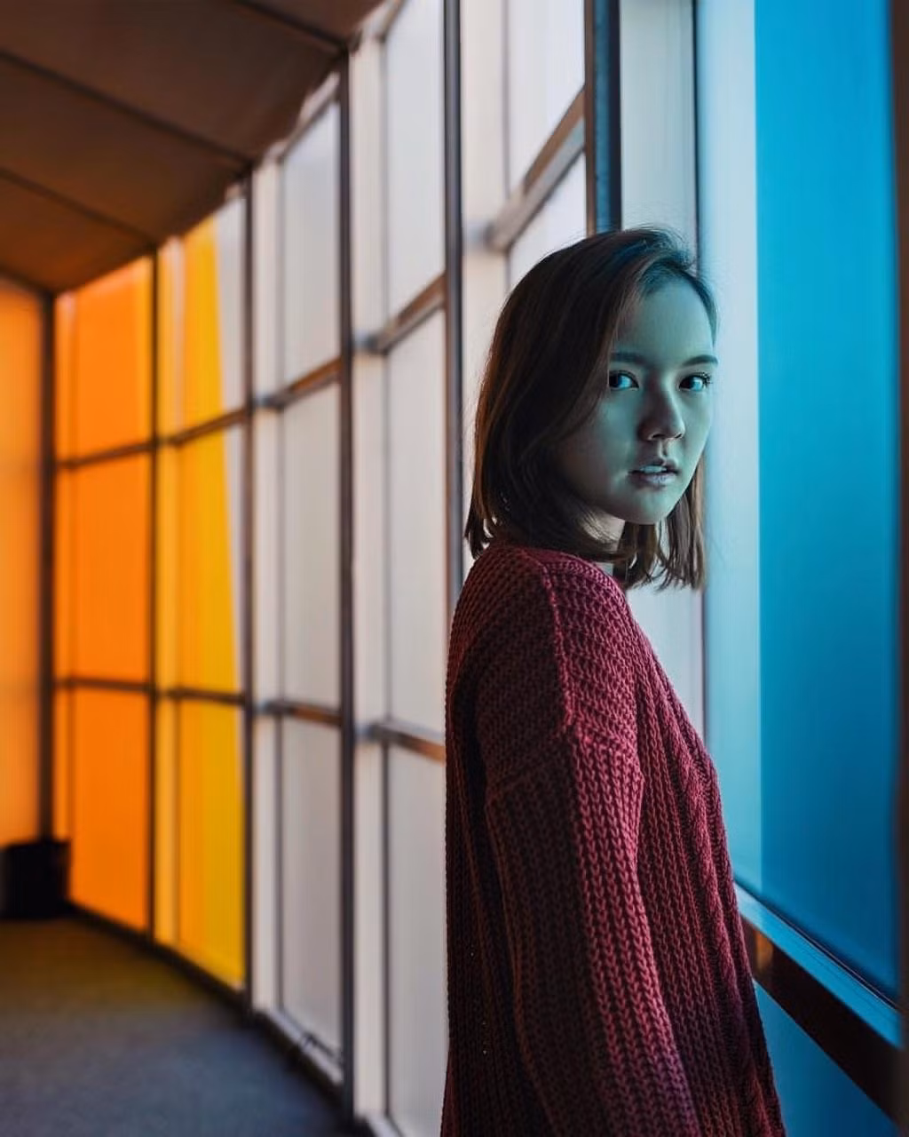 Mới đây, trên mạng xã hội liên tục lan truyền loạt khoảnh khắc Hải Tú khi còn du học tại Pháp. Thời điểm ấy, nữ diễn viên makeup nhẹ nhàng, nụ cười tươi tắn, phong cách thời trang năng động đúng chuẩn một nữ sinh.