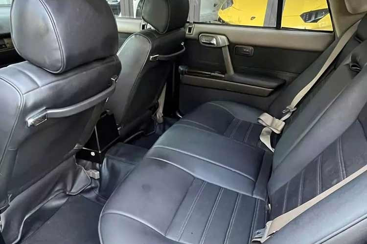 Phiên bản Gran Turismo thể thao có cản trước và sau ngắn hơn với bộ body kit và được trang bị động cơ VG20DET 2.0 lít , thay thế cho động cơ Urban/Urban X của thế hệ trước. Các mẫu SGL và GL trước đây được thay thế bằng tên gọi Classic mới. Phiên bản Sedan của Y31 đã được nâng cấp nhẹ khi ra mắt phiên bản Hardtop Y32 vẫn được sản xuất cho đến năm 2015 phục vụ thị trường cho thuê xe và taxi tại Nhật Bản.