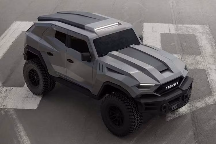 Đó là khả năng bảo vệ gầm xe khỏi vụ nổ, màn khói, lốp xe chống xẹp tiêu chuẩn quân sự, hệ thống nhìn đêm hồng ngoại, hệ thống treo được gia cố, hệ thống bảo vệ xung điện từ (EMP), cản trước bằng thép, máy dò thiết bị nổ, hoặc tay nắm cửa điện (đừng hỏi). Và chúng ta vẫn chưa kể hết danh sách.