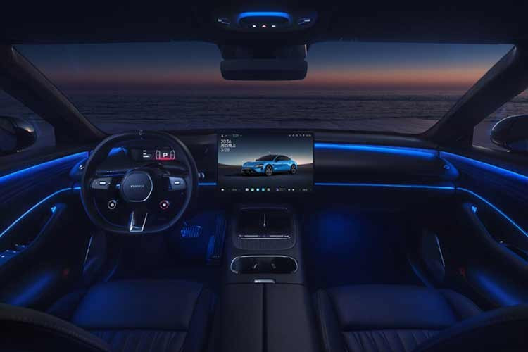 Riêng Xiaomi SU7 2026 bản Pro tiếp tục là “vua tầm xa” với phạm vi di chuyển tăng từ 830 km lên 902 km. Tất cả các con số này đều theo tiêu chuẩn CLTC của Trung Quốc nên phạm vi di chuyển thực tế dự kiến sẽ thấp hơn.