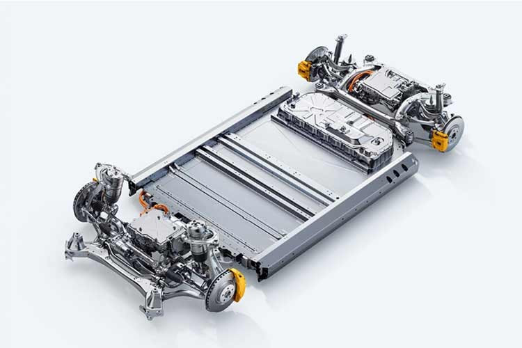 Phiên bản Max mới đạt công suất tối đa 680 mã lực thay vì mức 664 mã lực cũ. Những thay đổi khác liên quan đến hệ truyền động gồm hệ thống treo khí nén hai buồng với công nghệ kiểm soát giảm chấn liên tục (CDC) được trang bị cho cả bản Pro và Max. Trước đây, hệ thống này chỉ có trên Max.