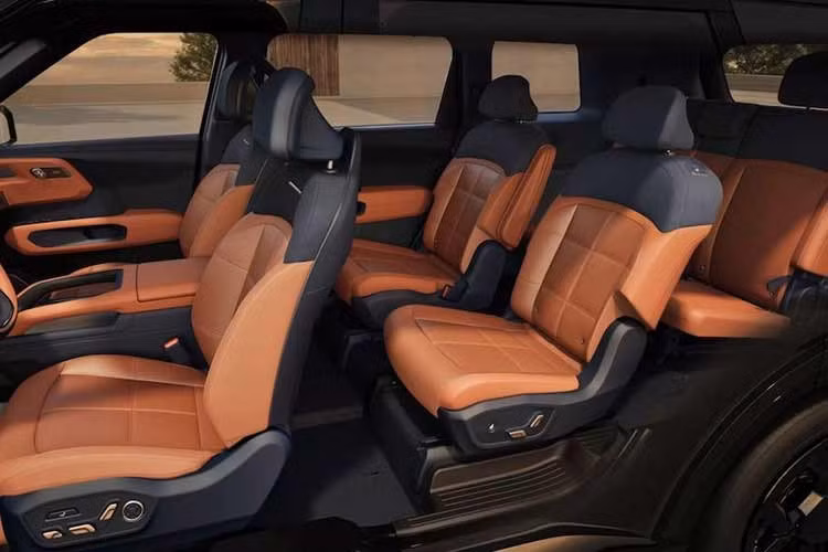 Kia Telluride hoàn toàn mới sẽ lần đầu tiên có hệ thống truyền động hybrid, được chia sẻ với Hyundai Palisade. Điều này bổ sung thêm hai động cơ điện vào cấu hình, cho tổng công suất 329 mã lực và mô-men xoắn 311 lb-ft (420 Nm).