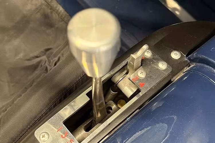 Đó là thời điểm Ford đang nhét động cơ Mustang vào phía sau những chiếc xe nguyên mẫu công suất thấp với hy vọng một ngày nào đó một trong số chúng sẽ hoàn thành cuộc đua, chứ đừng nói đến việc giành chiến thắng chung cuộc trong hạng mục của mình.