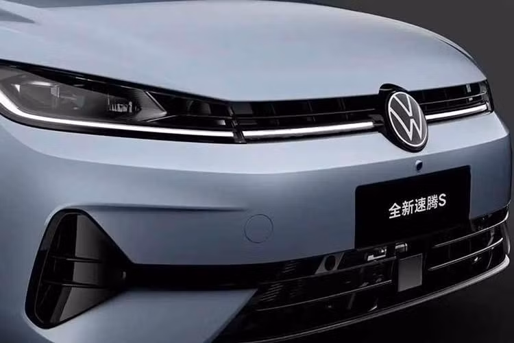 Thiết kế ngoại thất của Sagitar S mang đậm phong cách đặc trưng của Volkswagen với các đường nét đơn giản và dáng sedan truyền thống. Nhìn ngang, mẫu sedan này có bề mặt thân xe tương tự đàn anh Volkswagen Sagitar L nhưng sử dụng tay nắm cửa kiểu truyền thống.