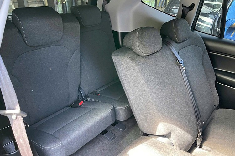 Xe được trang bị bộ pin cho phạm vi hoạt động tối đa 450 km sau một lần sạc. Với khả năng sạc nhanh công suất 80 kW, Limo Green có thể sạc từ 10 - 70% trong khoảng 30 phút.