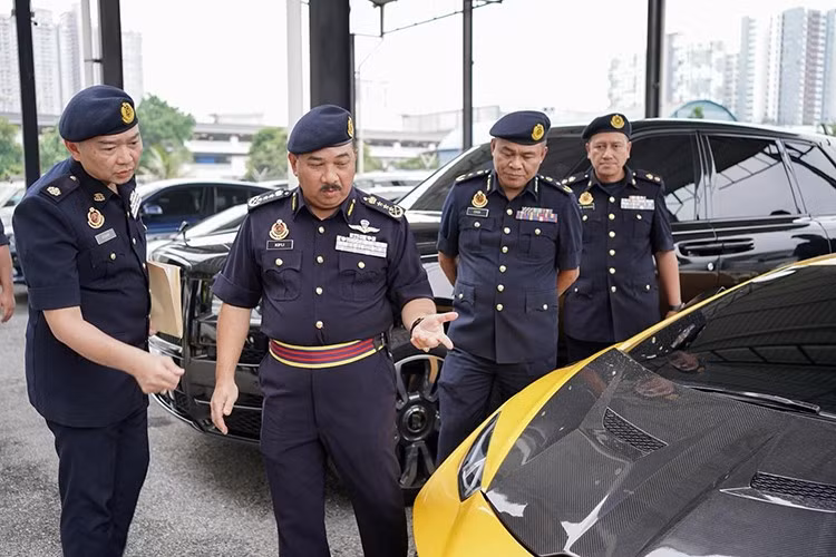 Trong số 53 chiếc xe này, có không ít các xe đến từ nhiều thương hiệu nổi tiếng trên thế giới như Ferrari, Aston Martin, Lamborghini, Rolls-Royce, cùng 1 số hãng xe hạng sang như Audi, BMW, Mercedes-Benz...