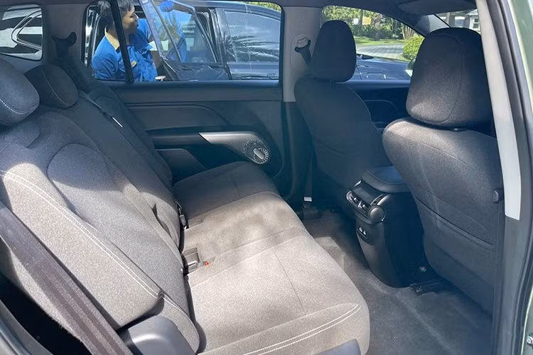 Cung cấp sức mạnh cho Limo Green là động cơ điện cho công suất 201 mã lực, mô-men xoắn cực đại 280 Nm, dẫn động cầu trước. Mức công suất này gần gấp đôi các đối thủ chạy xăng truyền thống trong phân khúc, giúp xe có khả năng tăng tốc và tải tốt hơn khi chở đủ 7 người.