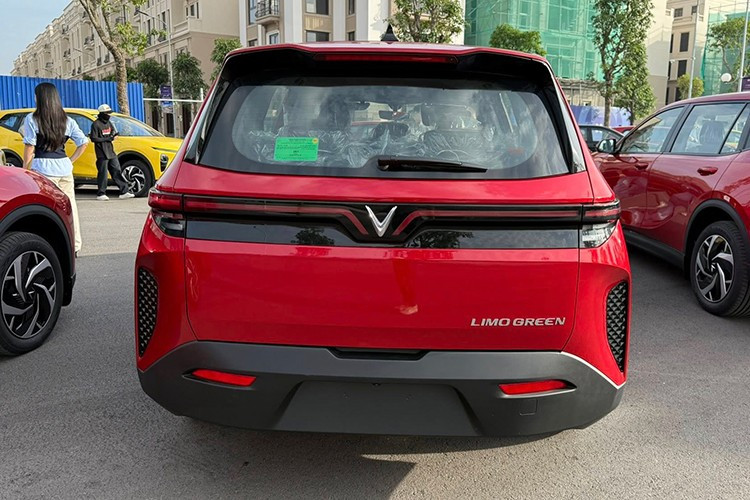 View - Cận cảnh VinFast Limo Green giá 749 triệu tại Việt Nam, trang bị xịn sò | Báo Tri thức và Cuộc sống - TIN TỨC PHỔ BIẾN KIẾN THỨC 24H