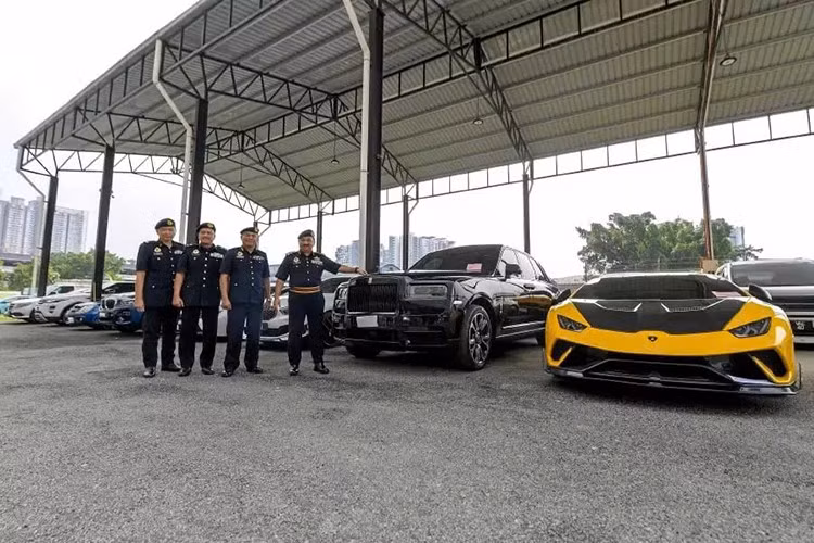 Ops Luxury, một chiến dịch của Cục Giao thông Đường bộ (RTD) ở Malaysia đã nhắm vào các xe sang, siêu xe, nhanh chóng thu hút sự quan tâm của người dân nước này, trong đó đã có 101 xe sang liên quan đến nhiều hành vi vi phạm giao thông bị cảnh sát xử lý trong tháng 6 vừa qua, và đến nay, họ tiếp tục mở đợt truy quét thứ hai mang tên Ops Luxury 2.0, thu giữ thêm 53 xe sang và siêu xe.