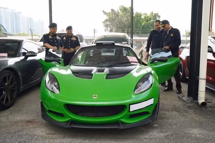 Những vụ bắt giữ này được thực hiện trong Chiến dịch Op Luxury 2.0, diễn ra từ ngày 30 tháng 7 đến ngày 1 tháng 8. Vào tháng 6, chiếc Porsche của một nữ diễn viên địa phương nằm trong số 101 xe sang bị RTD tịch thu trong giai đoạn đầu của chiến dịch.