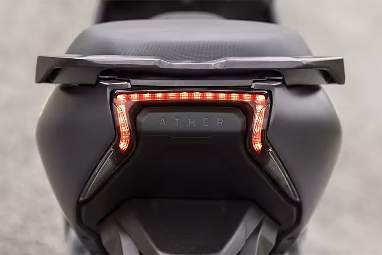 Xe có tới 4 chế độ lái gồm: Smart Eco, Eco, Ride và Sport, giúp người lái cân bằng giữa hiệu suất và tầm hoạt động tùy theo nhu cầu.