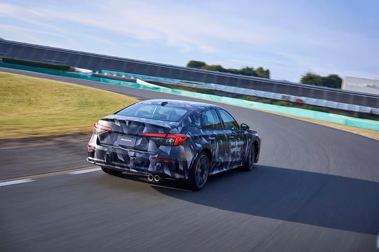 Song song với đó, Honda cũng giới thiệu hàng loạt công nghệ hỗ trợ vận hành tiên tiến như hệ thống quản lý chuyển động (Motion Management System).