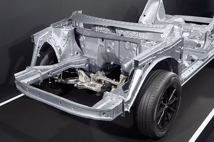 Ở phân khúc xe đô thị, Honda cũng không đứng ngoài cuộc chơi khi mang đến mẫu xe điện cỡ nhỏ Super-ONE Prototype. Mẫu xe này sẽ được thương mại hóa từ năm 2026, mở đầu tại Nhật Bản, sau đó là Anh và các quốc gia châu Á.