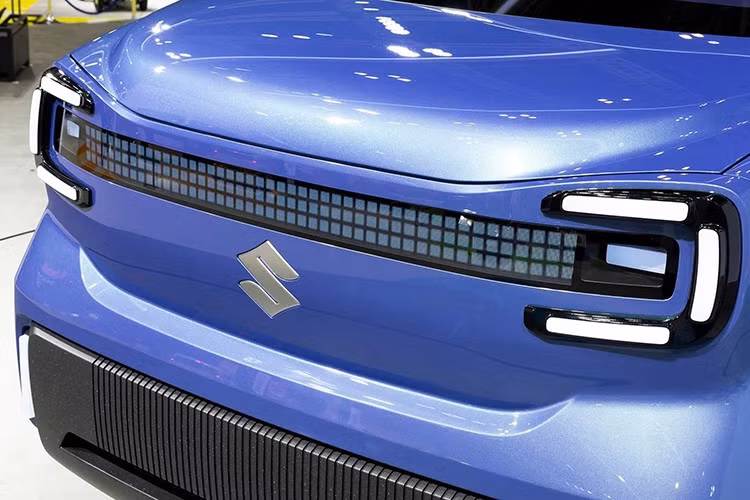 Trọng tâm của Suzuki Vision e-Sky là triết lý thiết kế “Unique, Smart, and Positive” (tạm dịch: Độc đáo, Thông minh và Tích cực). Mẫu xe concept này thể hiện cá tính thân thiện, lạc quan và dễ nhận biết là một chiếc Suzuki. Thiết kế của xe hướng đến việc mang lại cảm giác vui vẻ, chứng minh cam kết của hãng trong việc tạo ra phương tiện di chuyển gần gũi, dễ tiếp cận.