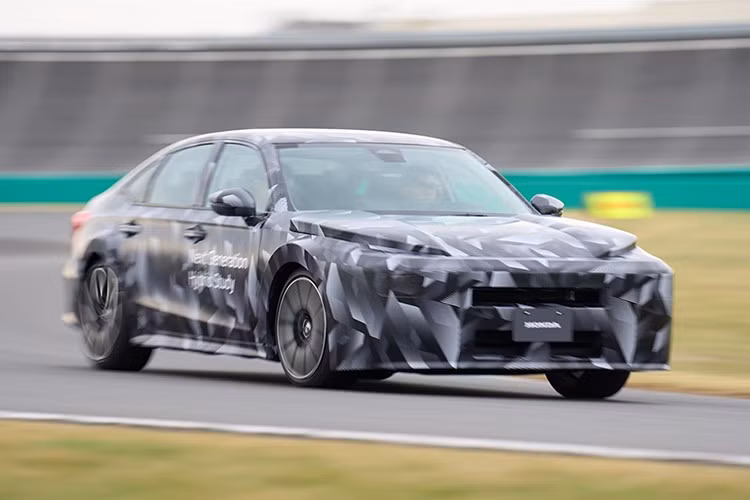 Khung gầm mới áp dụng kiến trúc mô-đun chia tách phần sàn trước, sau và khoang hành khách, cho phép dùng chung linh kiện hơn 60% giữa các dòng xe, từ đó giúp rút ngắn thời gian phát triển và tối ưu chi phí sản xuất.