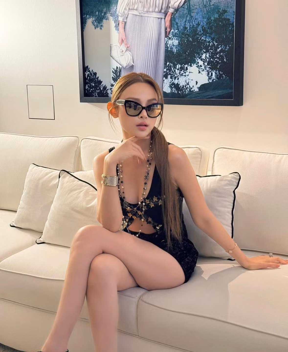 Không chỉ nổi bật bởi ngoại hình, Huyền Baby còn khiến công chúng ngưỡng mộ với cuộc sống viên mãn bên chồng doanh nhân và hai con nhỏ.