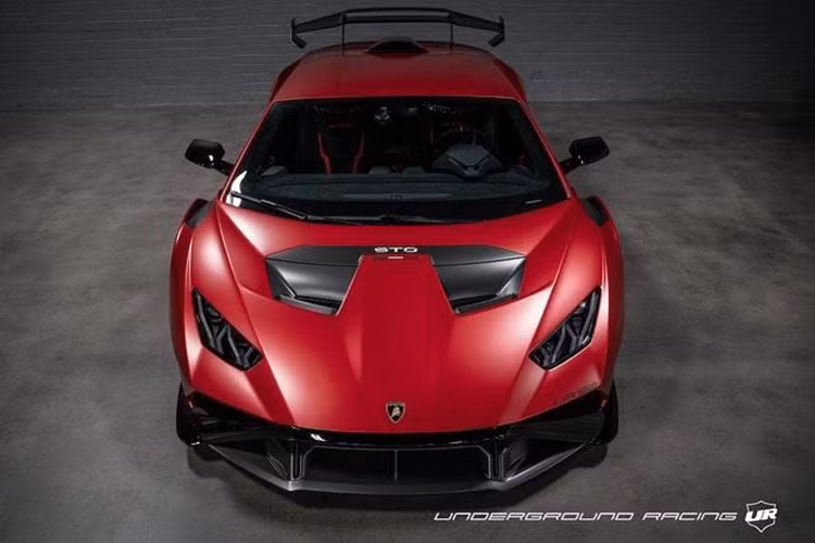 Điều này có nghĩa là trên lý thuyết, và trên giấy tờ, nó nhanh ngang ngửa, nếu không muốn nói là nhanh hơn, Bugatti Tourbillon.