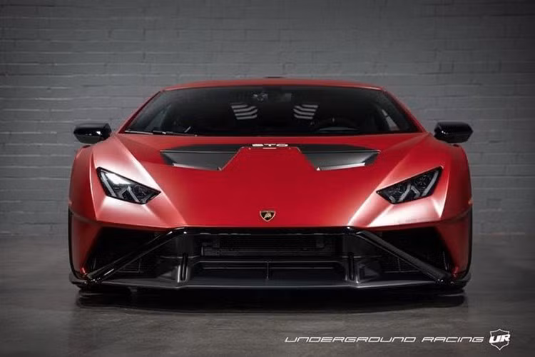 Tại thị trường Việt Nam, mức giá của phiên bản Huracan STO tiêu chuẩn được nhập khẩu về qua các đại lý tư nhân chào bán khoảng 30 tỷ đồng.