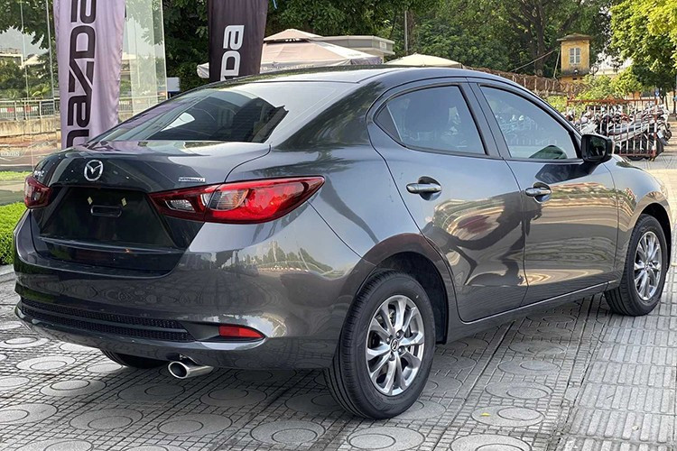 Tại Việt Nam, Mazda2 mang đến cho người dùng 2 lựa chọn về kiểu dáng gồm sedan và hatchback (hay còn gọi là Sport). Mazda2 được nhập khẩu nguyên chiếc từ Thái Lan. Có thời điểm, Mazda2 có giá hơn 500 triệu đồng, cao hơn giá xe Toyota Vios, honda City. Đến nay, khách hàng đã có cơ hội tiếp cận mẫu xe này với giá dễ thở hơn nhiều.