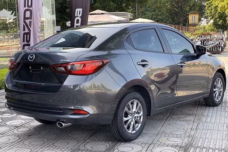 Tại Việt Nam, Mazda2 mang đến cho người dùng 2 lựa chọn về kiểu dáng gồm sedan và hatchback (hay còn gọi là Sport). Mazda2 được nhập khẩu nguyên chiếc từ Thái Lan. Có thời điểm, Mazda2 có giá hơn 500 triệu đồng, cao hơn giá xe Toyota Vios, honda City. Đến nay, khách hàng đã có cơ hội tiếp cận mẫu xe này với giá dễ thở hơn nhiều.