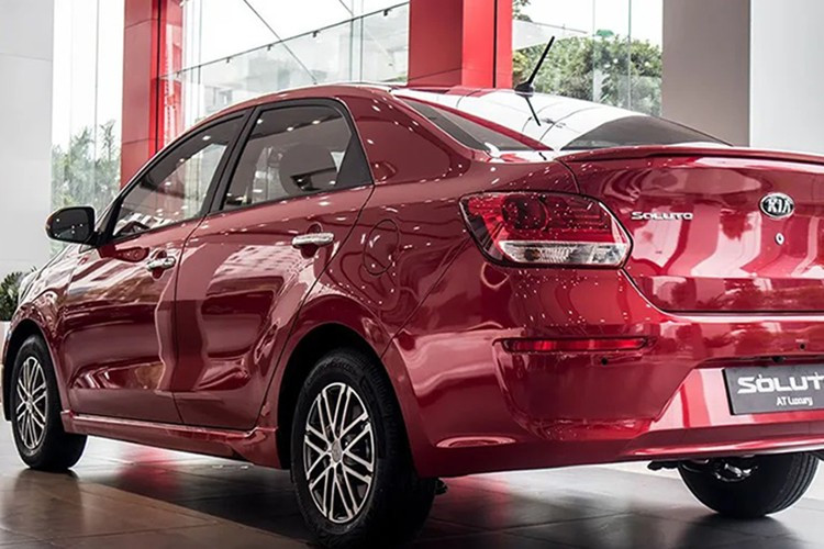 Ngoại thất hiện đại, nội thất rộng rãi, tiết kiệm nhiên liệu. Tuy vậy, mẫu xe này vẫn còn có một số điểm yếu khiến người dùng phải thích nghi gồm khả năng cách âm chưa tốt, thiếu một số trang bị so với đối thủ và phần mái hơi thấp gây khó khăn cho người có thể trạng to cao khi ra vào xe.